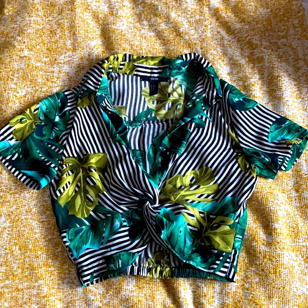 Tropical and striped cropped blouse! Collared and can be buttoned to the top